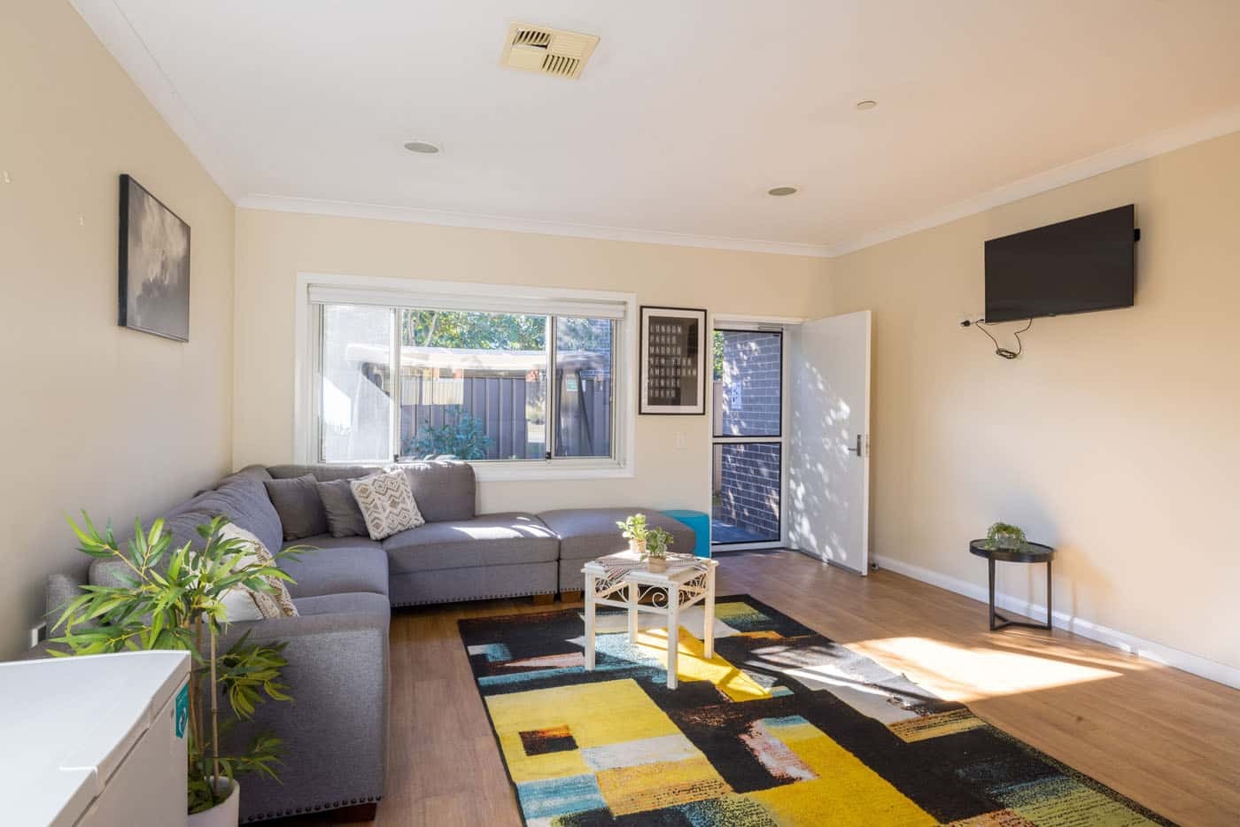 Self-Contained 3 bedroom shared villa in Cambridge Park — Home image 11