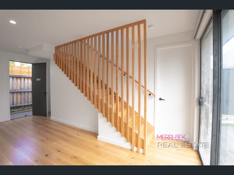 Beautiful 2-Bedroom Townhouse in Coburg – SIL, IL, STA — Home image 4
