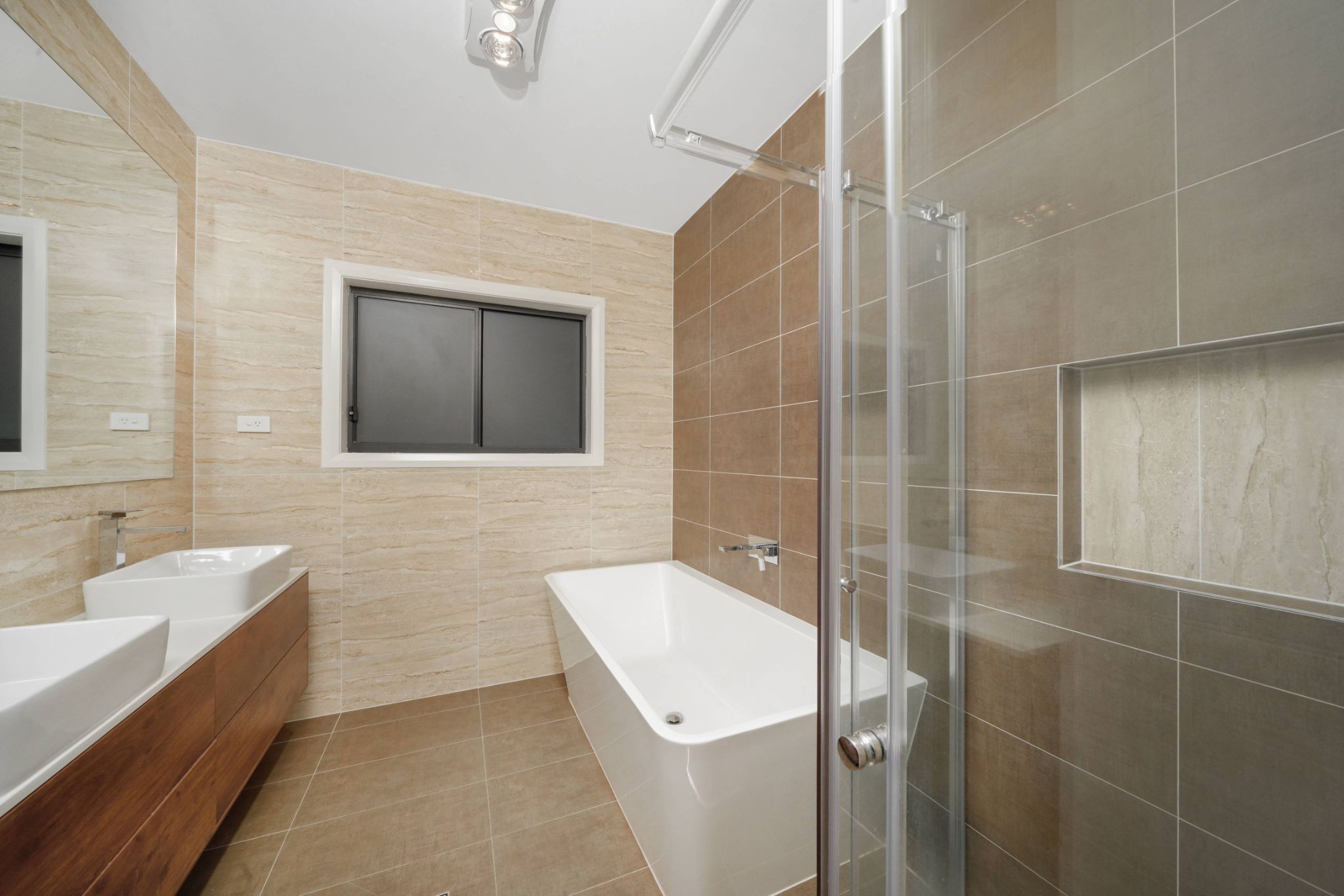 Brand New Modern & Spacious SIL Home — Home image 6