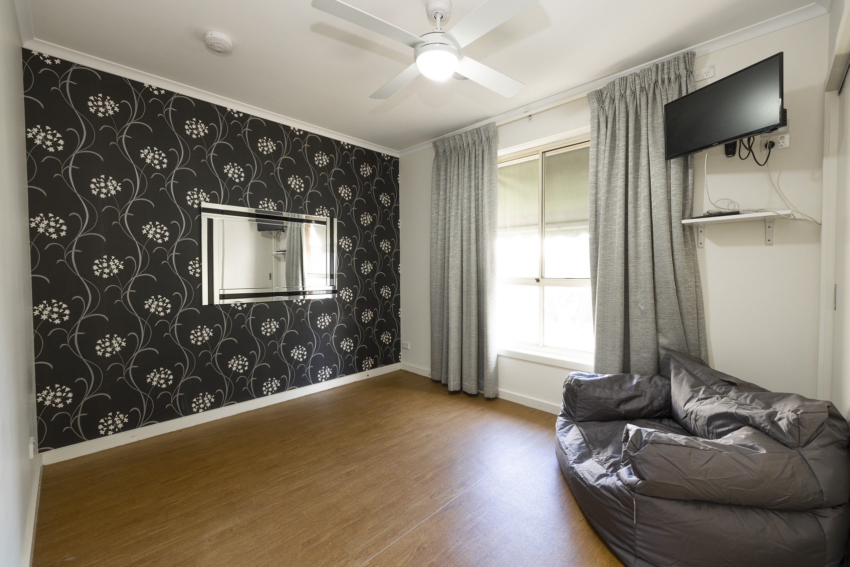 Spacious and tranquilent living in Deer Park with friendly housemates. — Home image 9