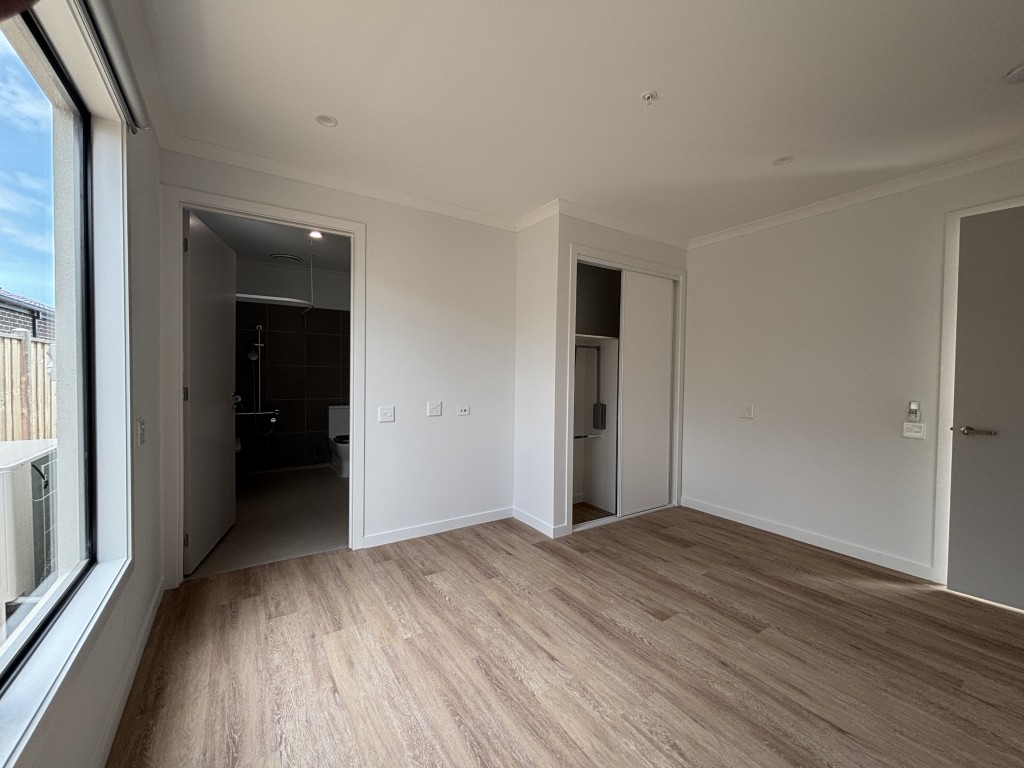 HPS 3 Resident + OOA HPS Home in Armstrong Creek, VIC — Home image 6