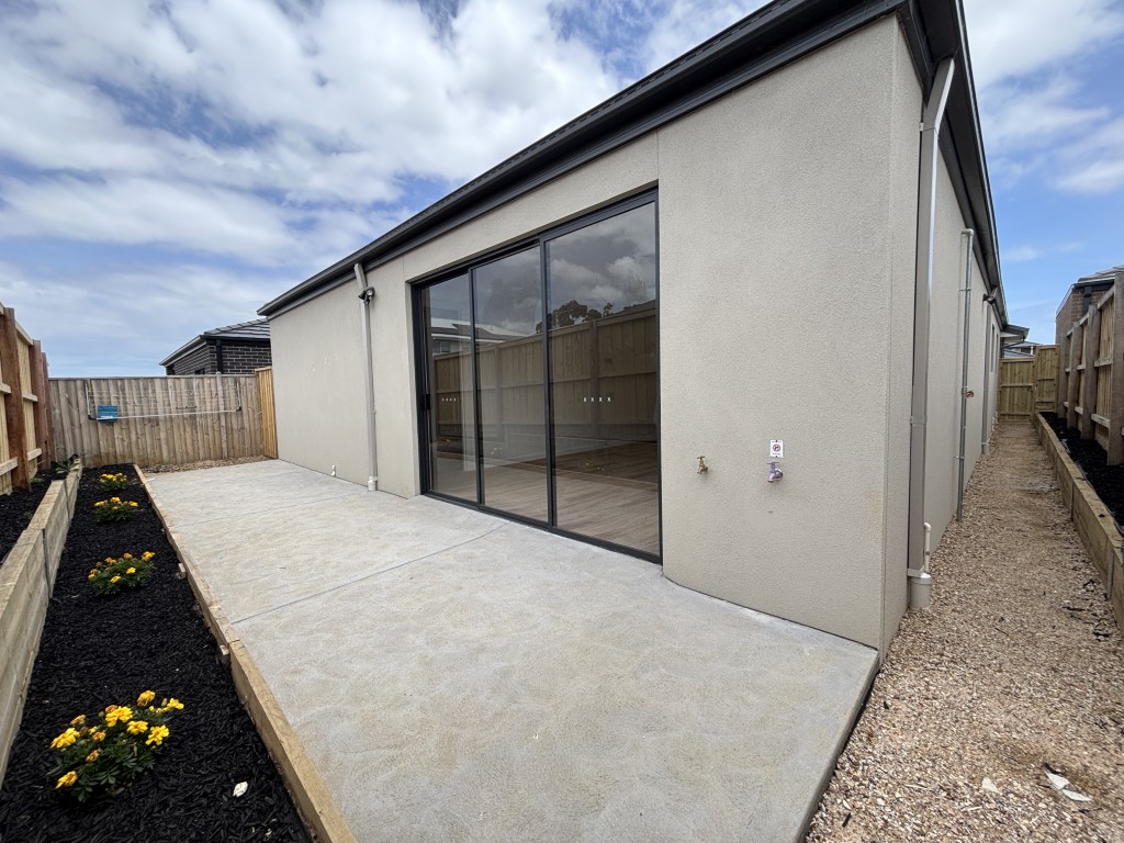 HPS 3 Resident + OOA HPS Home in Armstrong Creek, VIC — Home image 15