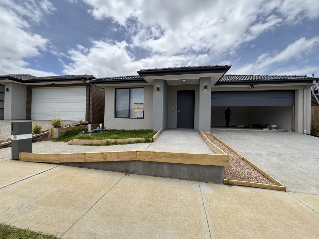 HPS 3 Resident + OOA HPS Home in Armstrong Creek, VIC — Home image 27