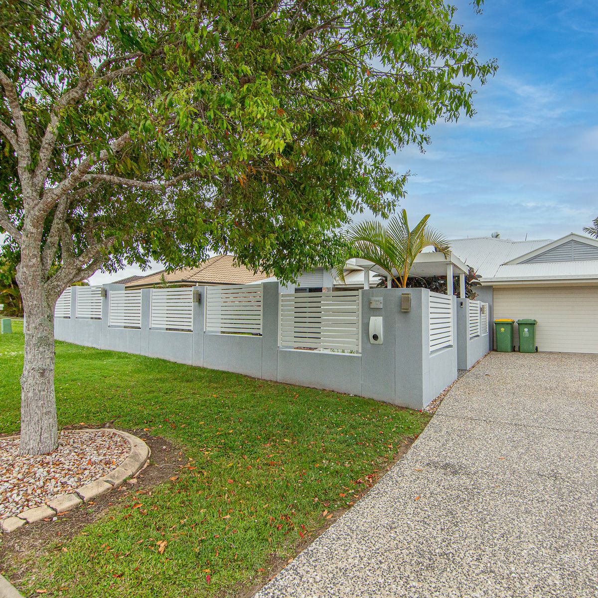 Spacious Home in Redland Bay With Pool and Exceptional Outdoor Area — Home image 2