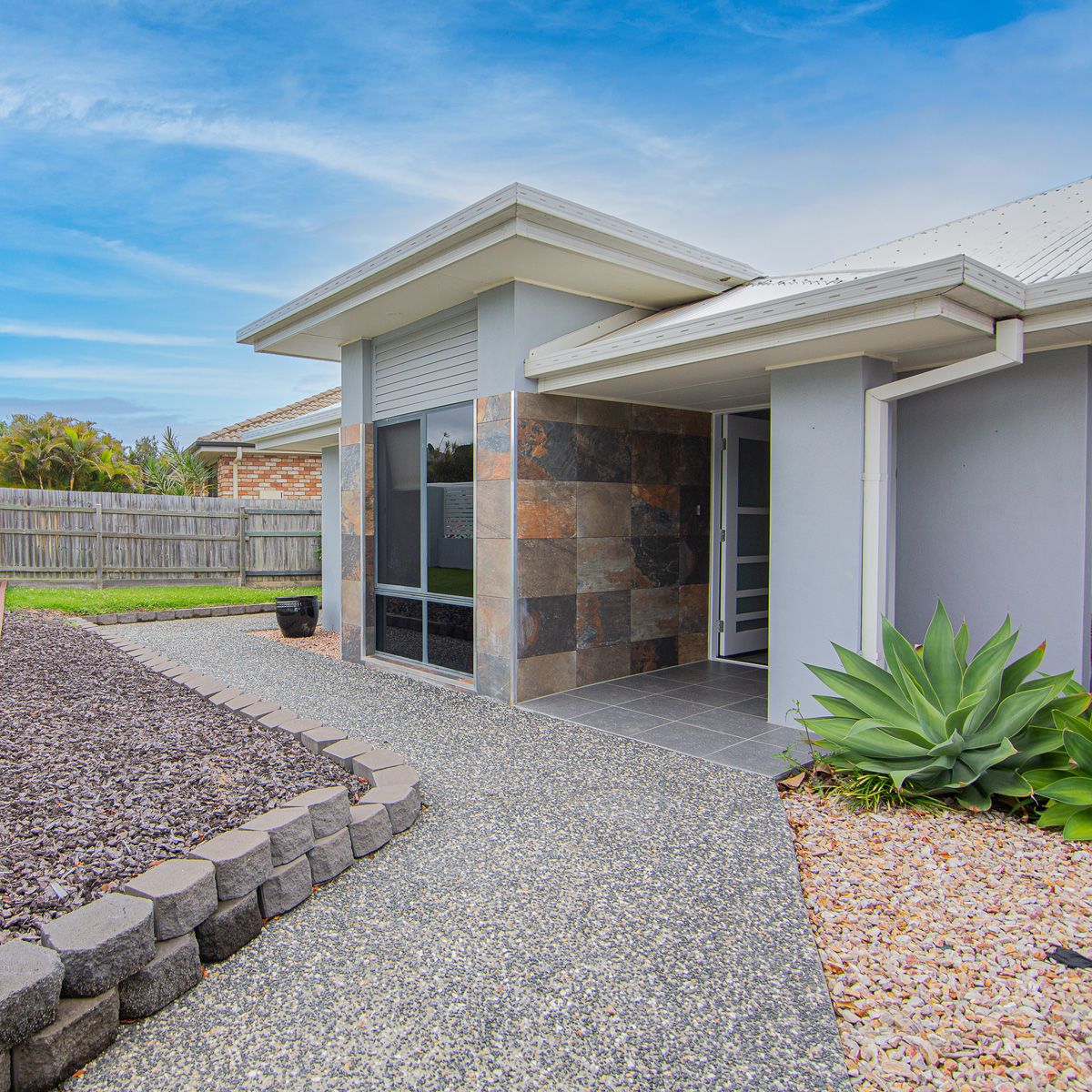 Spacious Home in Redland Bay With Pool and Exceptional Outdoor Area — Home image 3