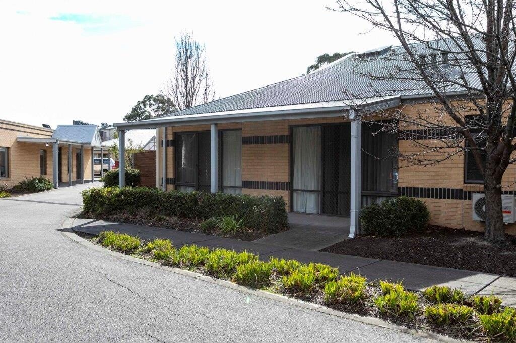 High Physical Support vacancy in Thornbury property with community garden — Home image 2