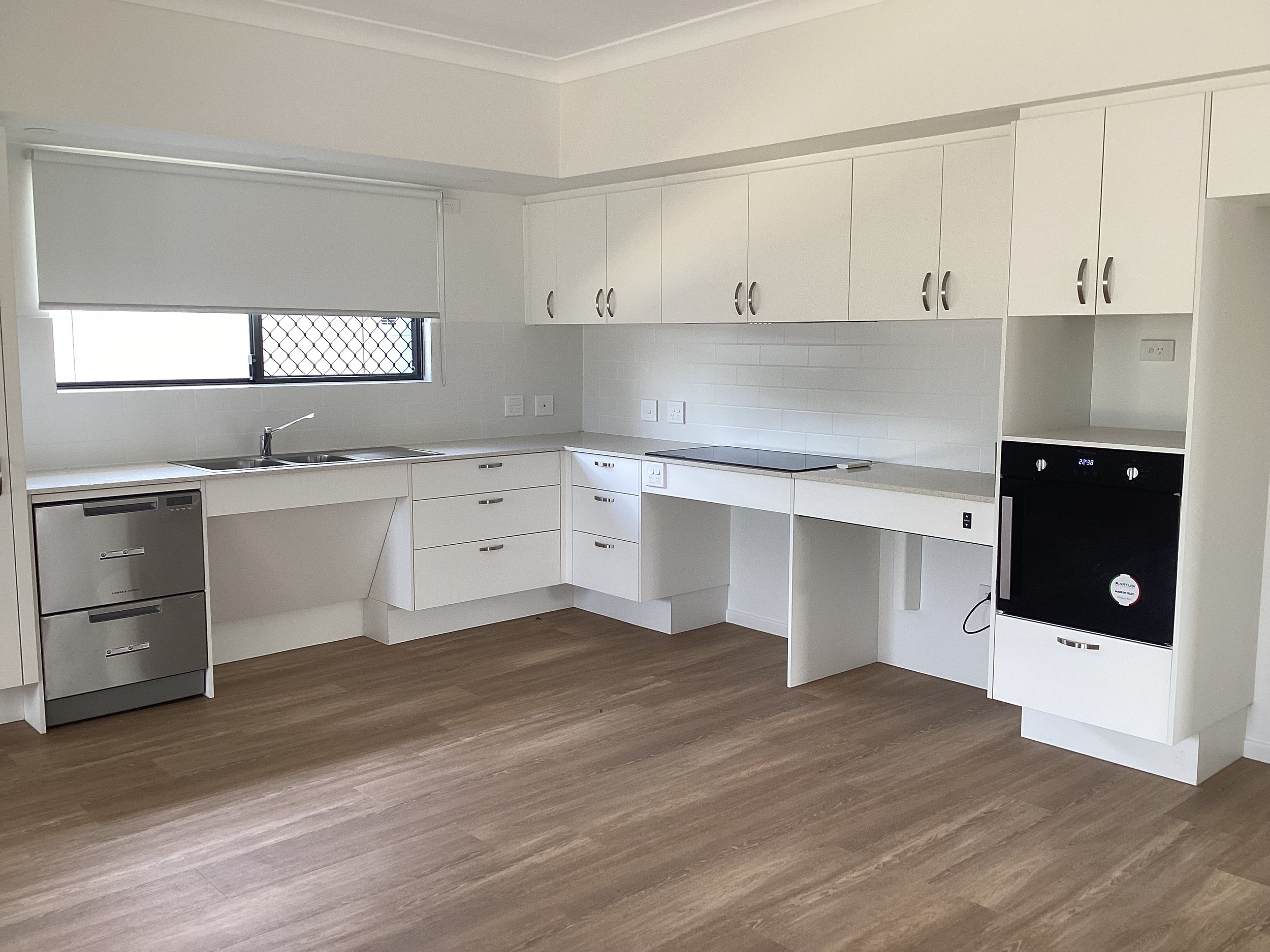 High Physical Support Living in a Peaceful Bentley Park Pocket — Home image 9