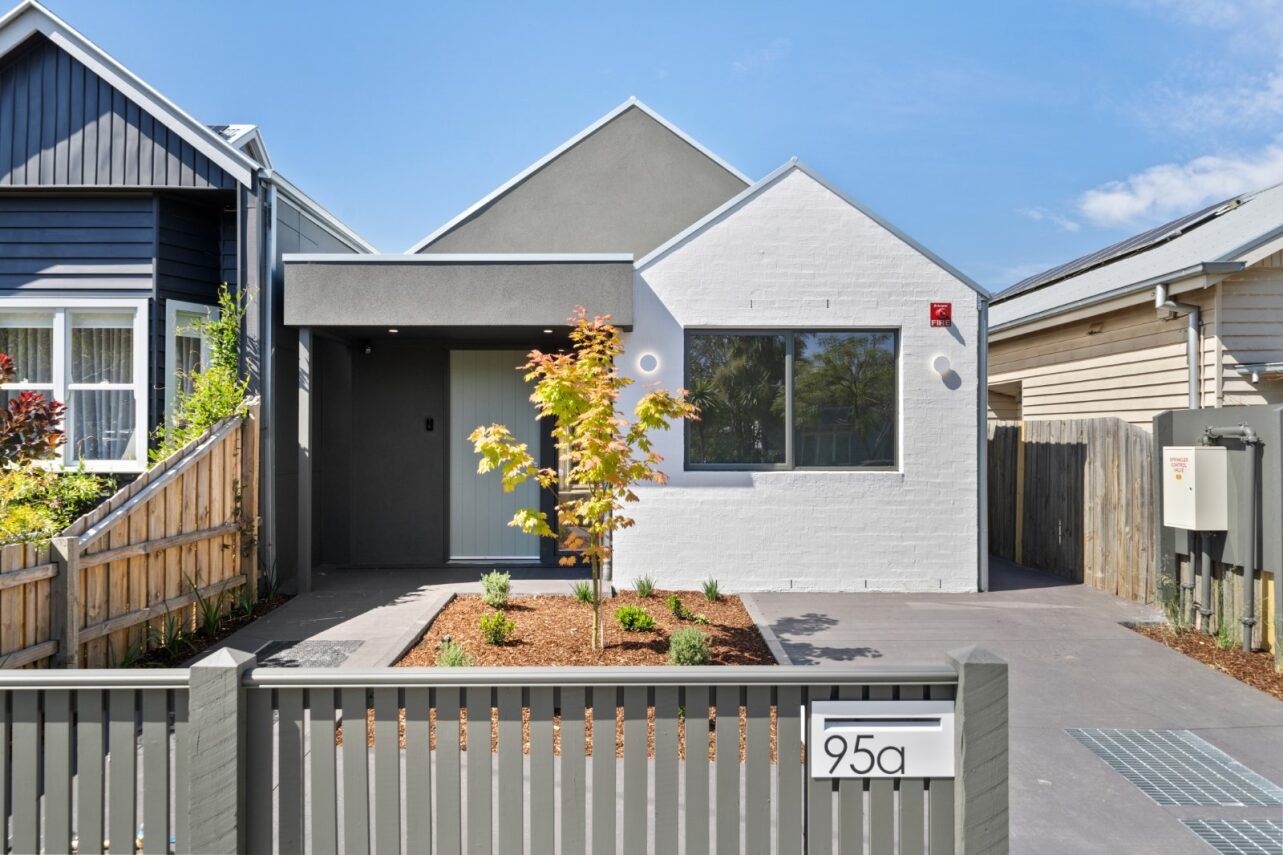 Beautiful SDA in a Charming and Emerging Neighborhood. — Home image 3