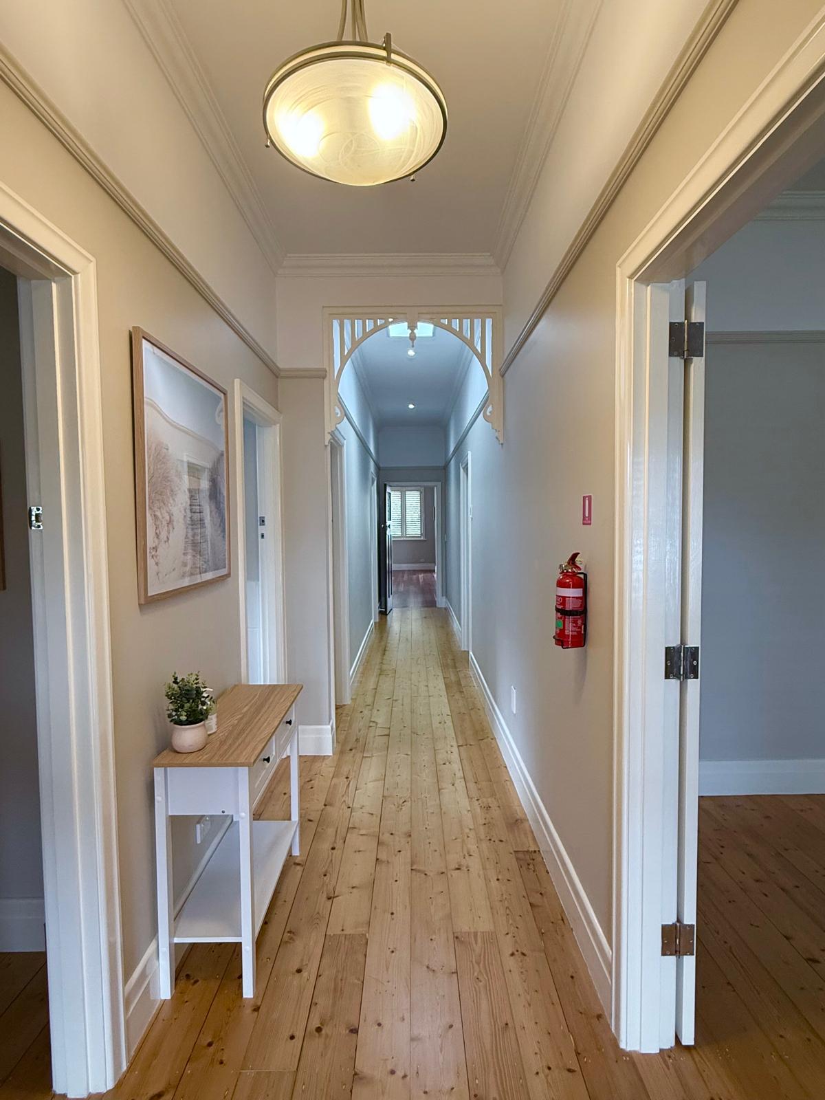 Charming SIL house in Cheltenham - Walking distance to Southland Westfield — Home image 2