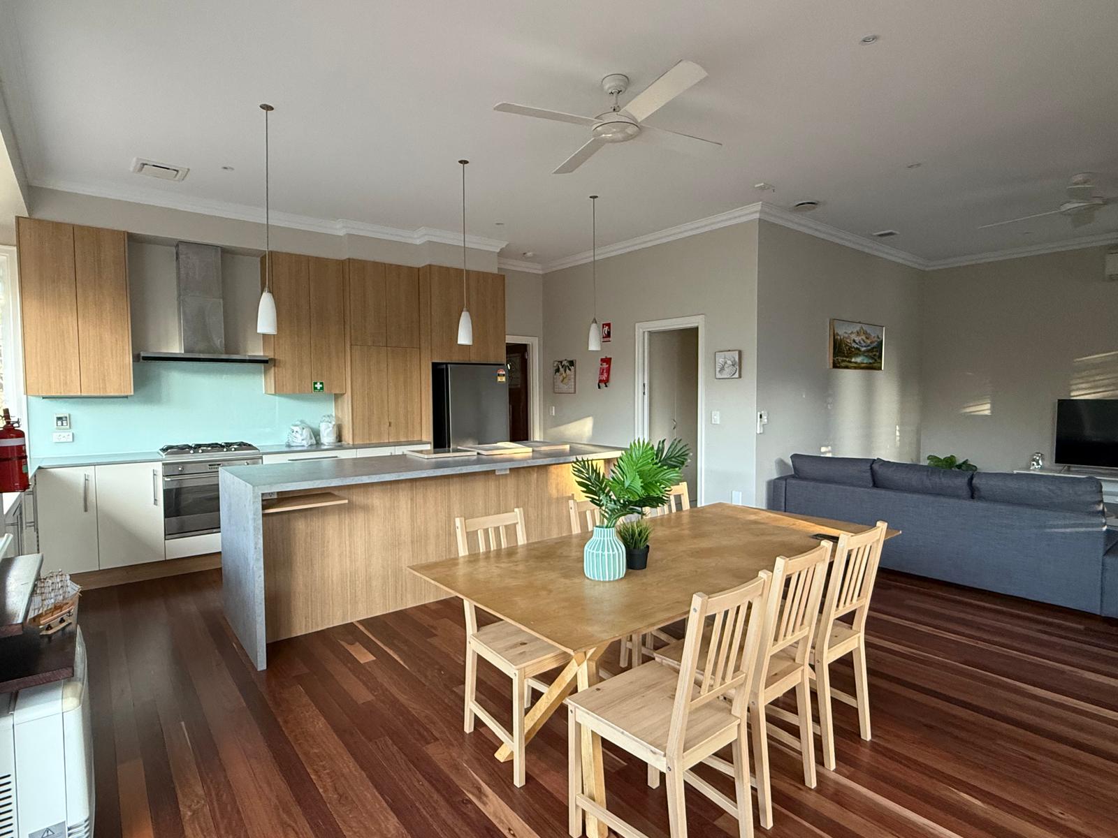 Charming SIL house in Cheltenham - Walking distance to Southland Westfield — Home image 11
