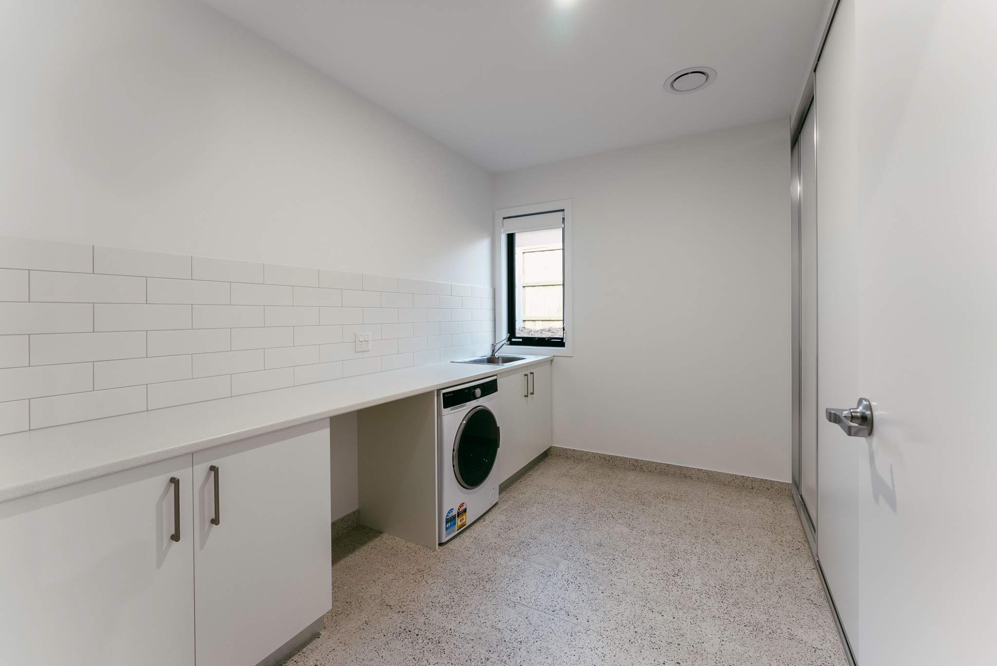1 Vacancy in Stunning Rokeby — Home image 4