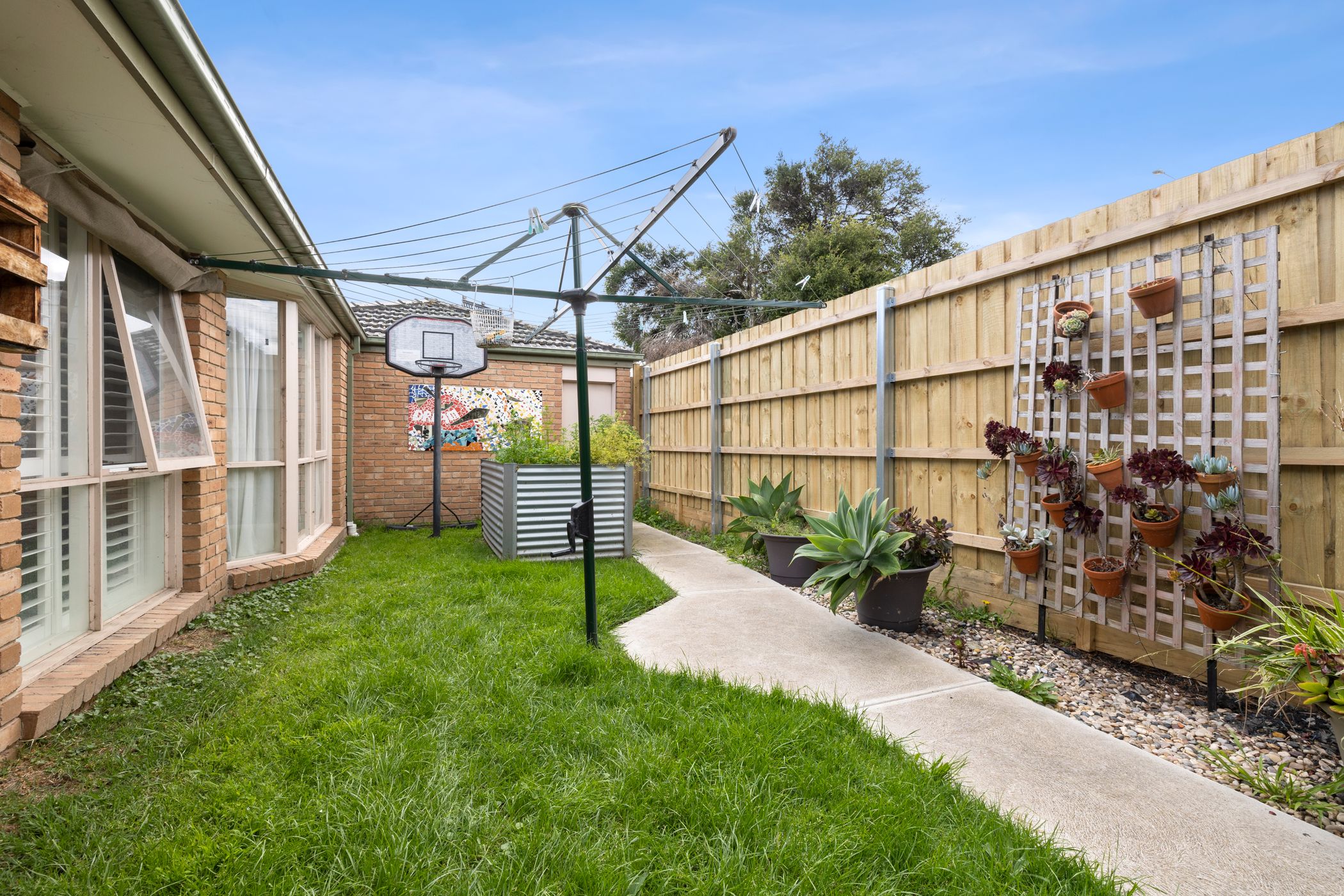 Spacious Aspendale Gardens Home — Home image 5