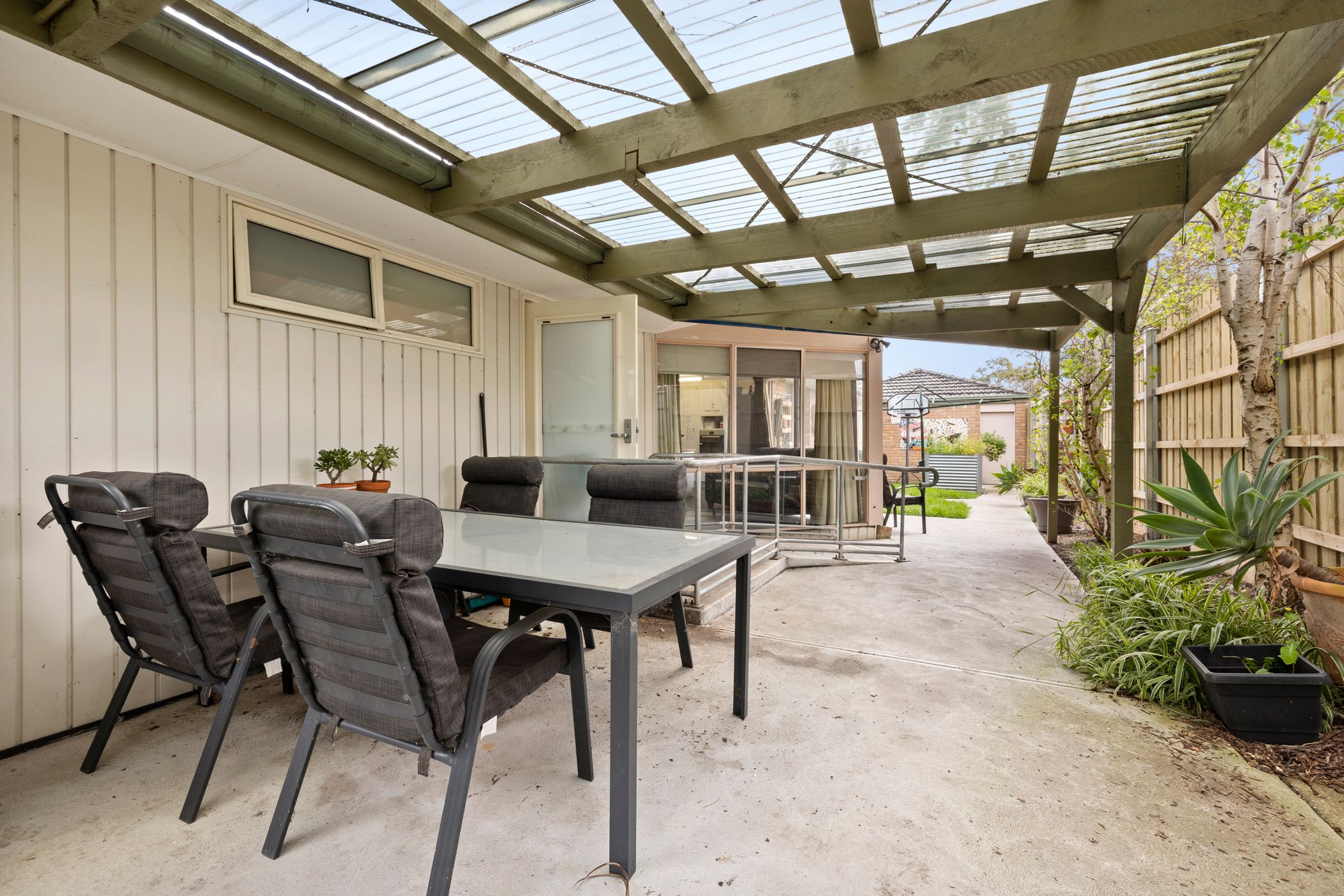 Spacious Aspendale Gardens Home — Home image 7
