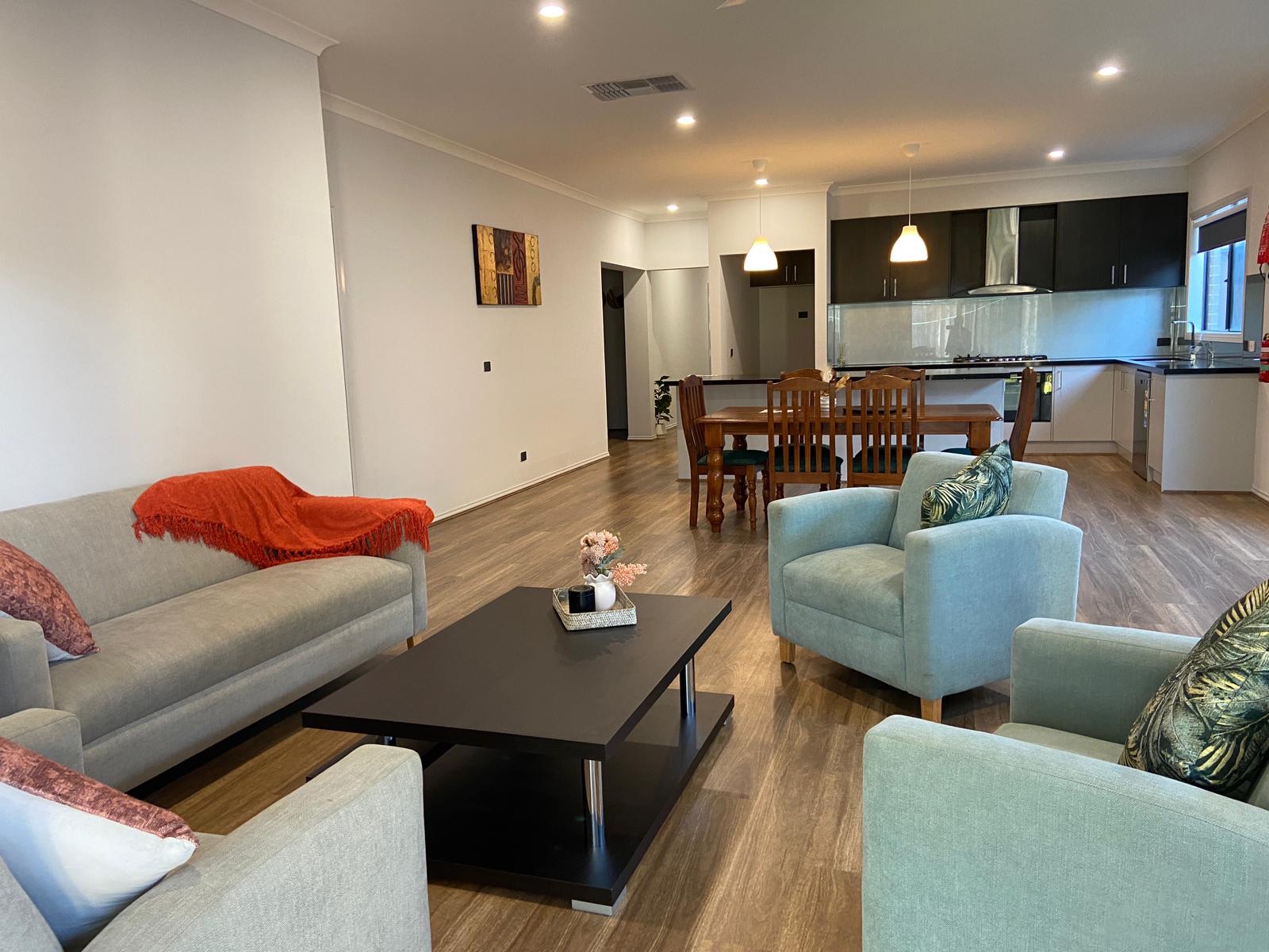 Warm & Inviting Home  (SIL) — Home image 4
