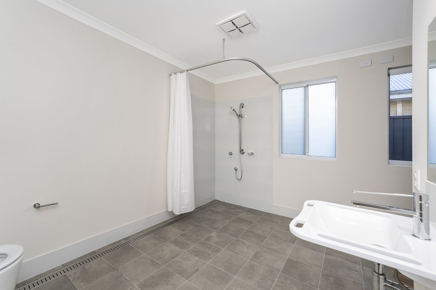 GLENBROOK WAY, BALDIVIS WA – HIGH PHYSICAL SUPPORT HOUSE — Home image 4