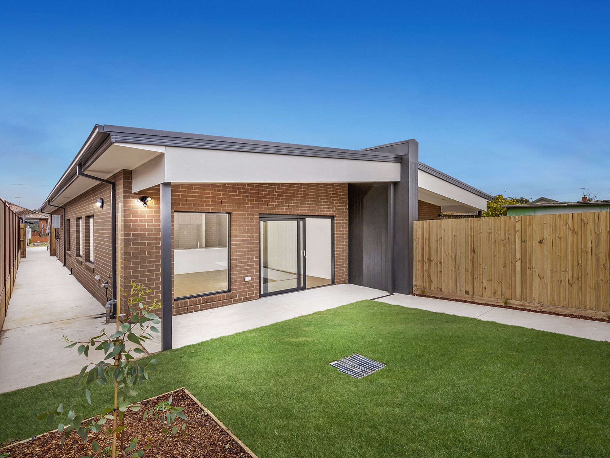 Newly Built 2 Bed/2 Bath(+OOA) High Physical Support House in Pascoe Vale South — Home image 6