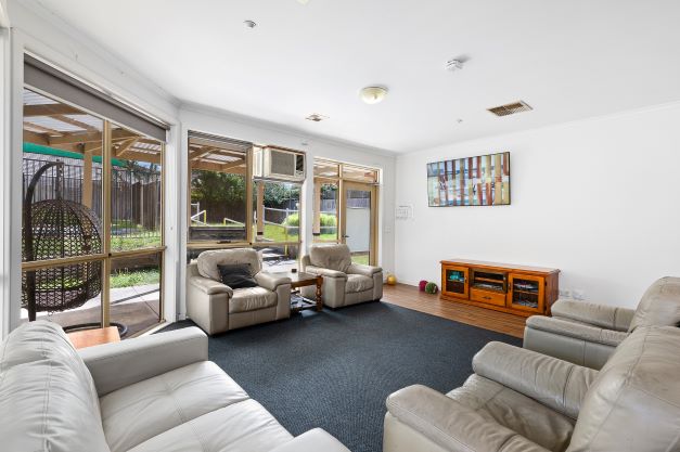 Family home feel in this spacious home located in Blackburn North. — Home image 2