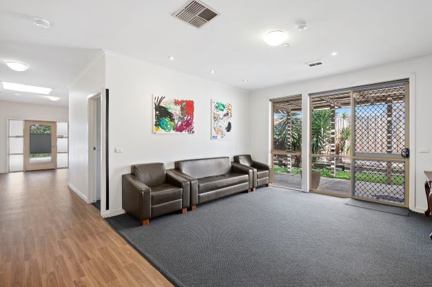Family home feel in this spacious home located in Blackburn North. — Home image 4