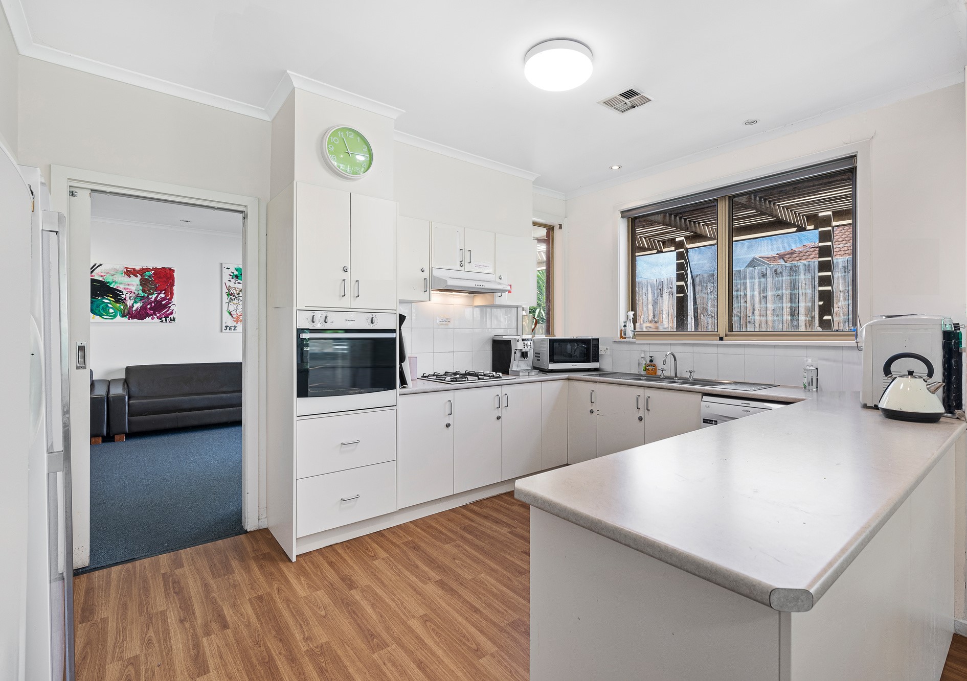 Family home feel in this spacious home located in Blackburn North. — Home image 5