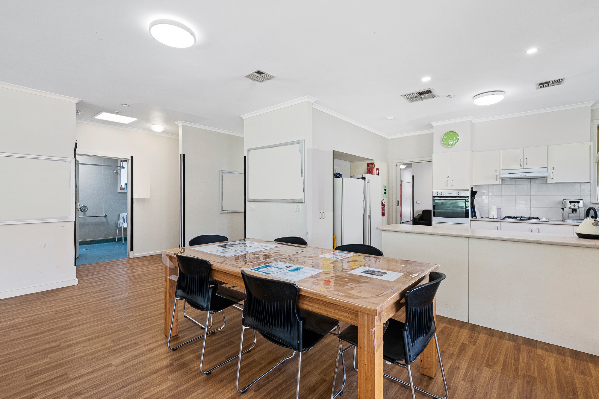 Family home feel in this spacious home located in Blackburn North. — Home image 6