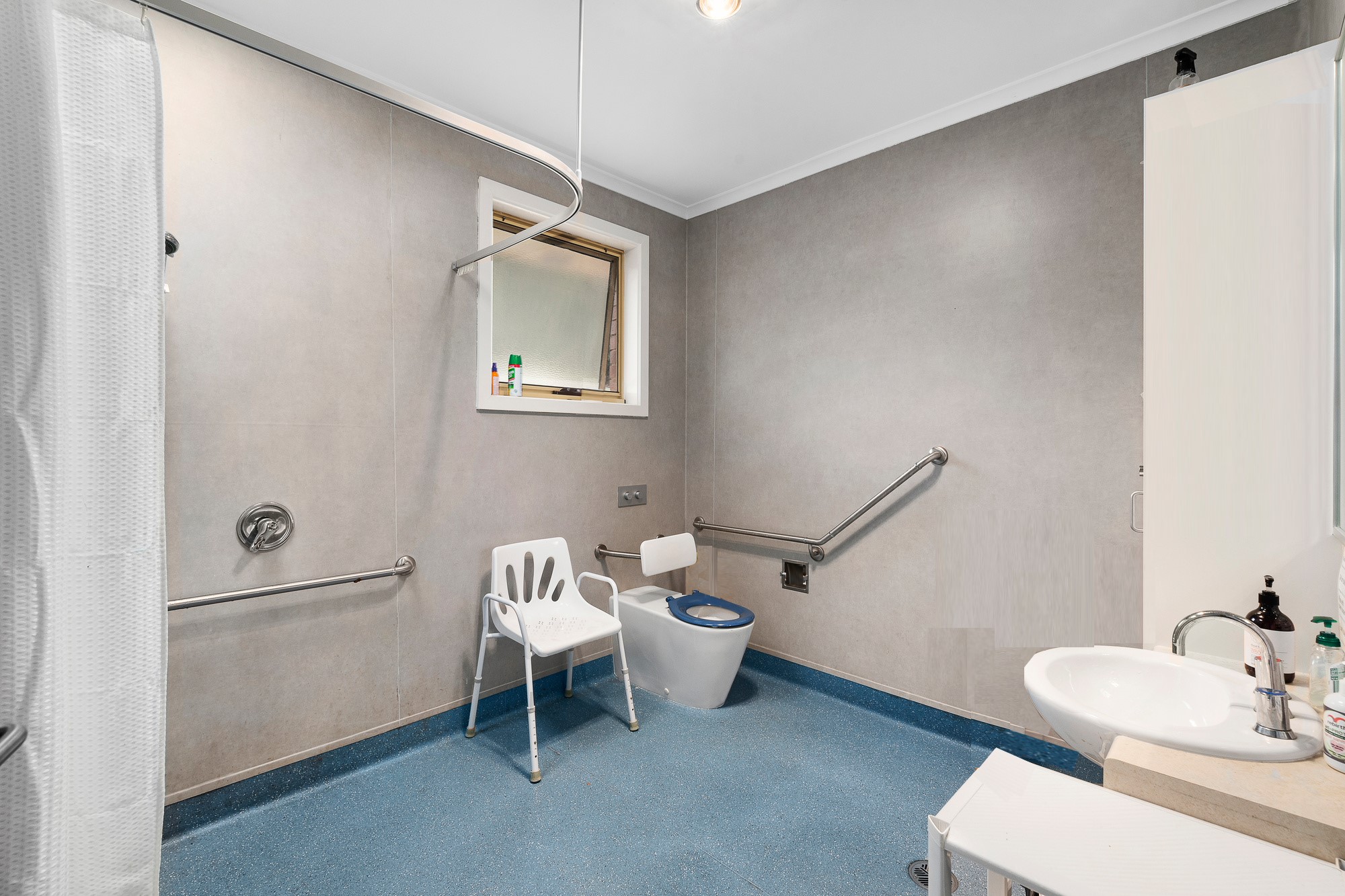 Family home feel in this spacious home located in Blackburn North. — Home image 8