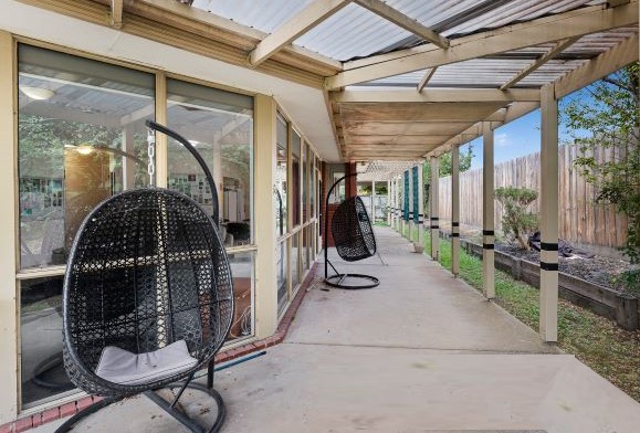 Family home feel in this spacious home located in Blackburn North. — Home image 10