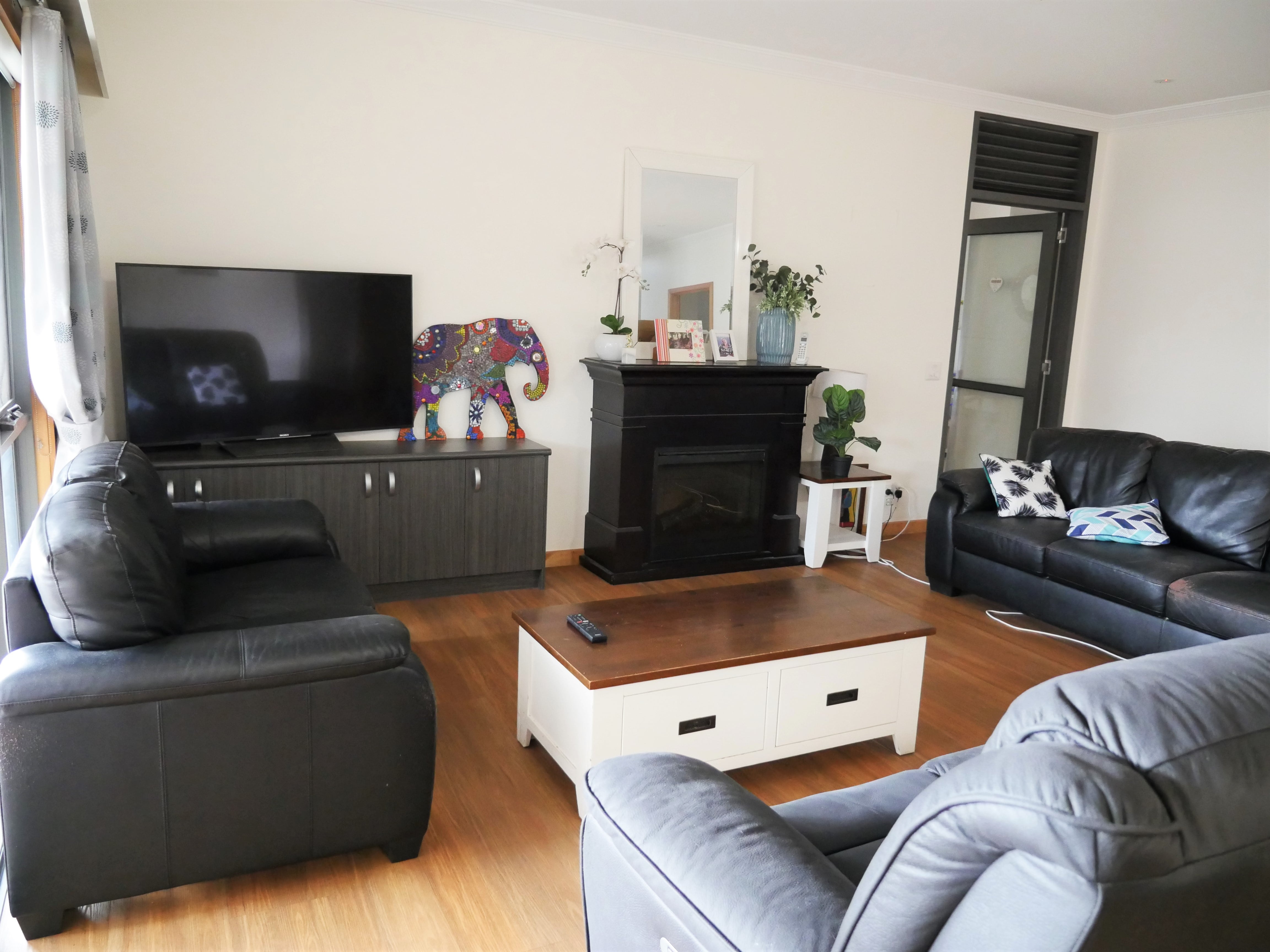 6 bedroom home close to Southland Westfield SC, Medical One Moorabbin — Home image 13