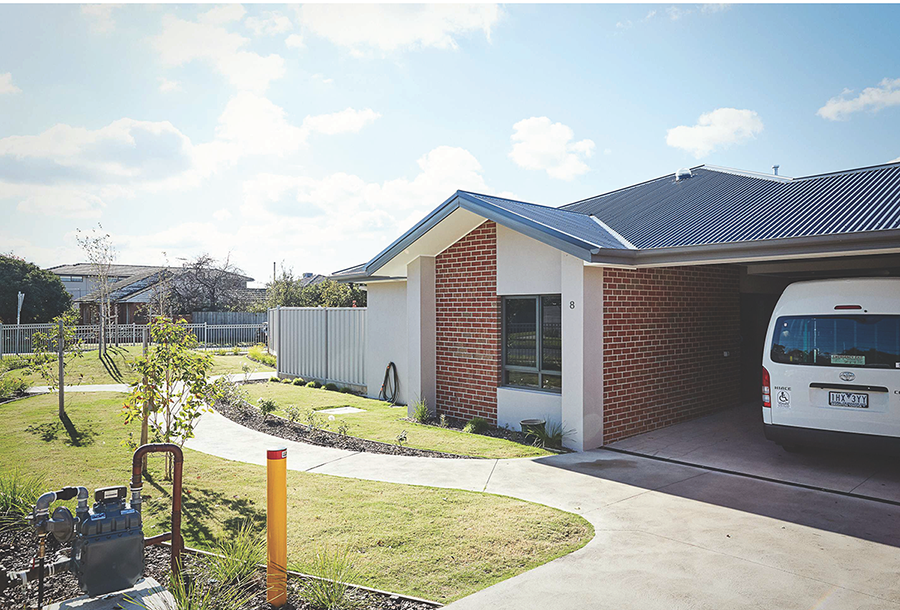6 bedroom home close to Southland Westfield SC, Medical One Moorabbin — Home image 4