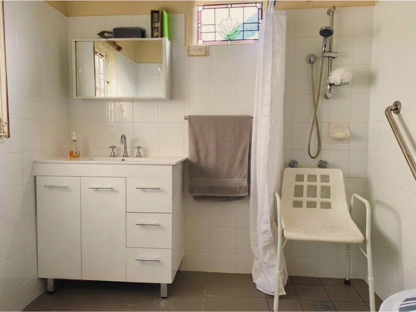Private Ensuite Vacancy in Leafy Chatswood SIL Home — Home image 3