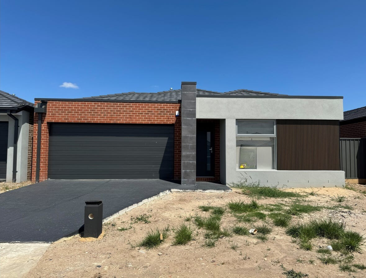 Modern Living in Clyde North Vacant SIL Home — Floorplan 1