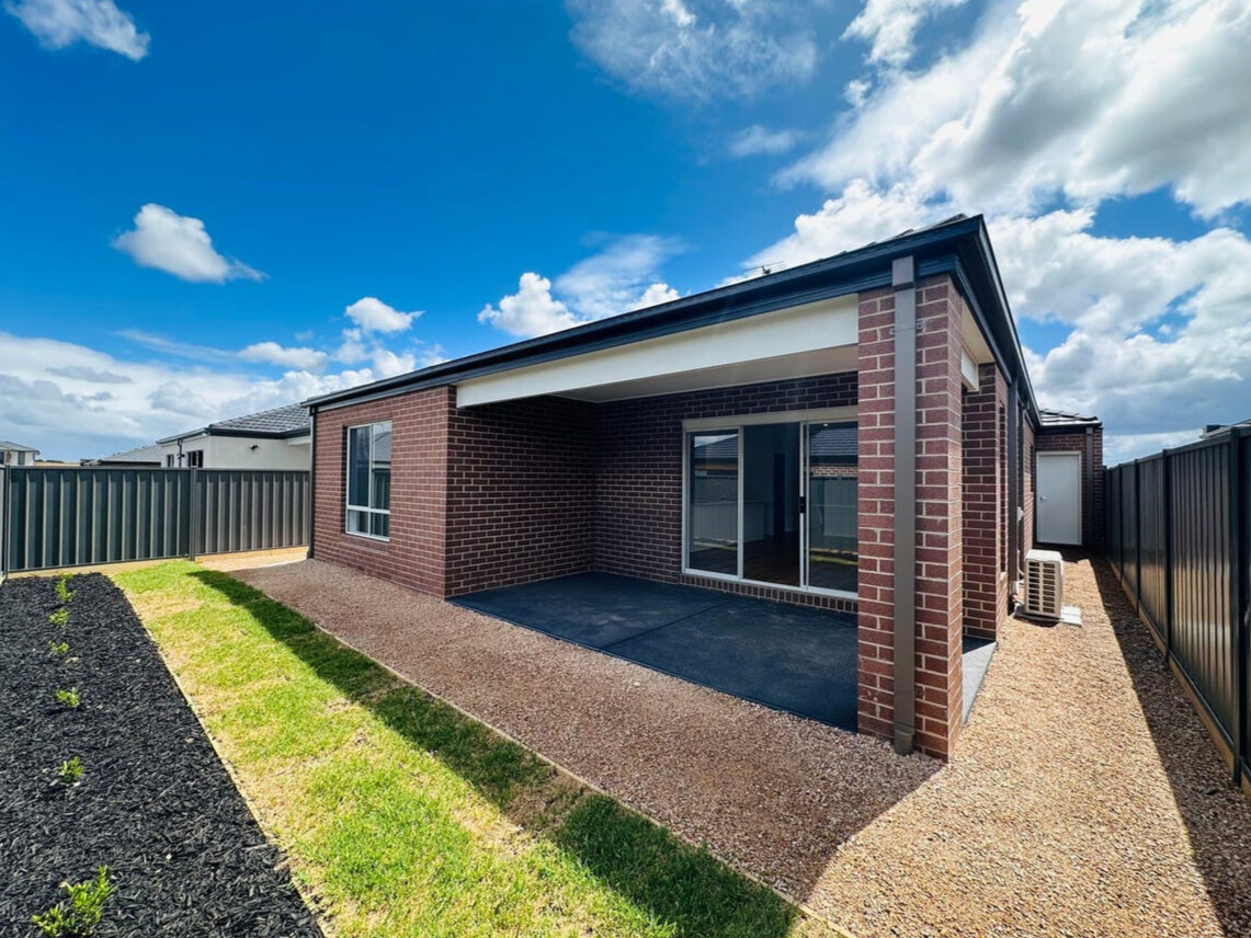 Modern Living in Clyde North Vacant SIL Home — Home image 7