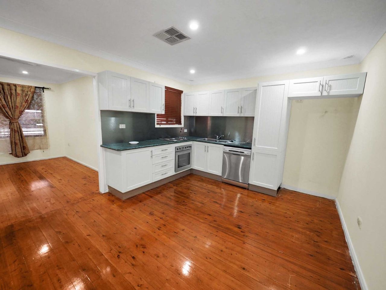 SIL Home in Blacktown — Home image 9