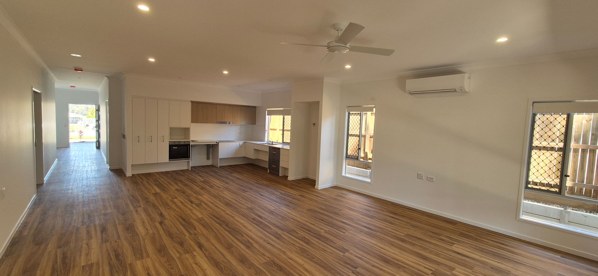 2 Bedroom home with OOA in Loganlea, Queensland — Home image 4