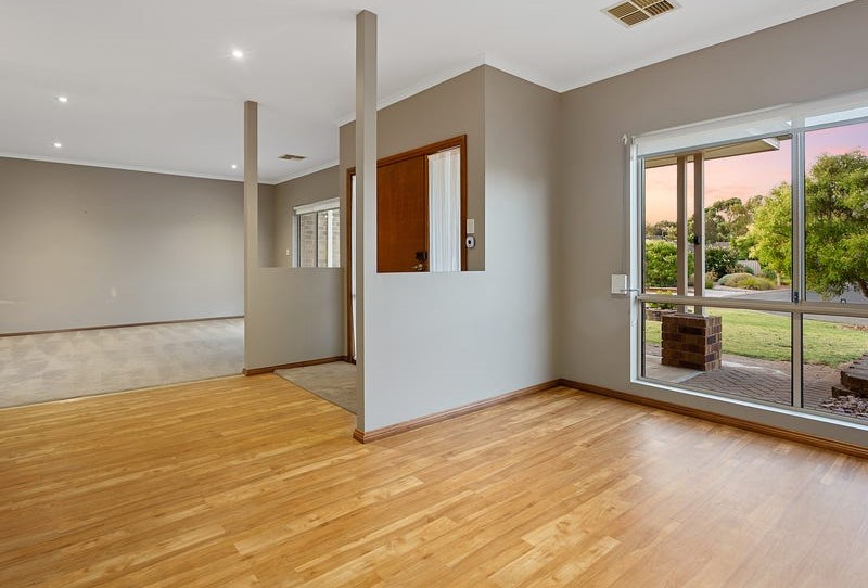 Spacious 4-Bedroom Contemporary Home in Clovelly Park — Home image 3