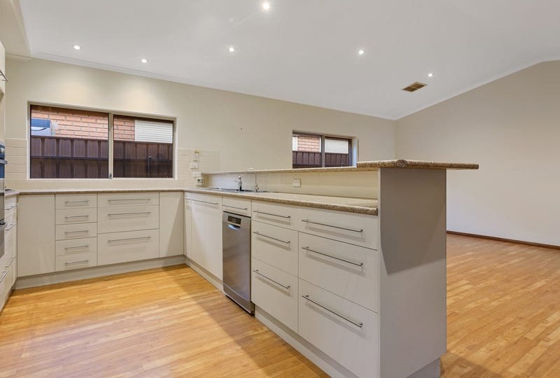 Spacious 4-Bedroom Contemporary Home in Clovelly Park — Home image 4