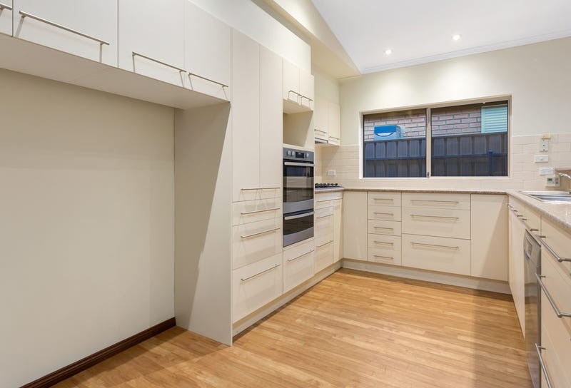 Spacious 4-Bedroom Contemporary Home in Clovelly Park — Home image 5