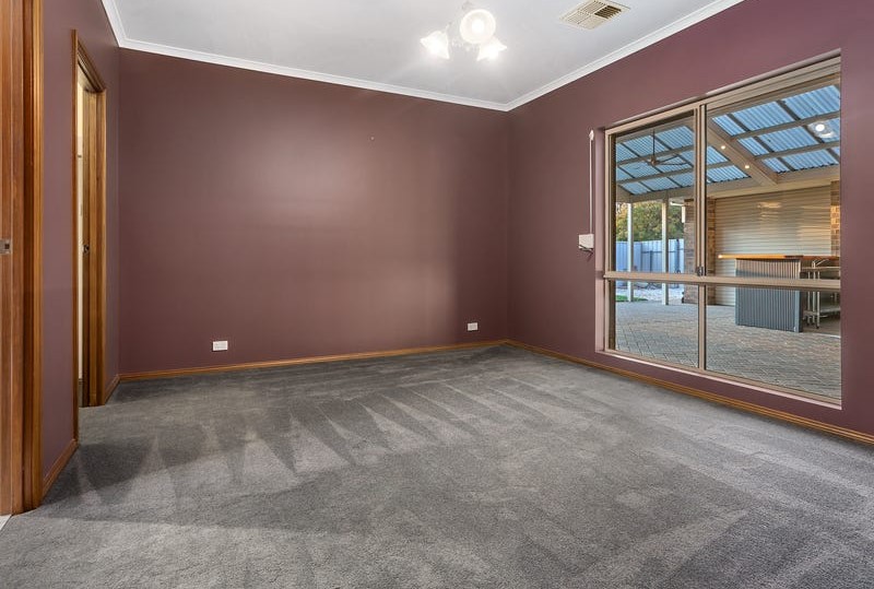 Spacious 4-Bedroom Contemporary Home in Clovelly Park — Home image 11
