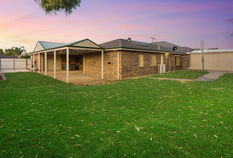 Spacious 4-Bedroom Contemporary Home in Clovelly Park — Home image 13