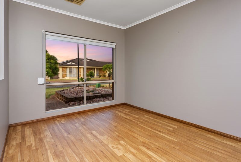 Spacious 4-Bedroom Contemporary Home in Clovelly Park — Home image 14