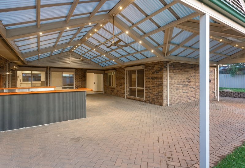 Spacious 4-Bedroom Contemporary Home in Clovelly Park — Home image 18
