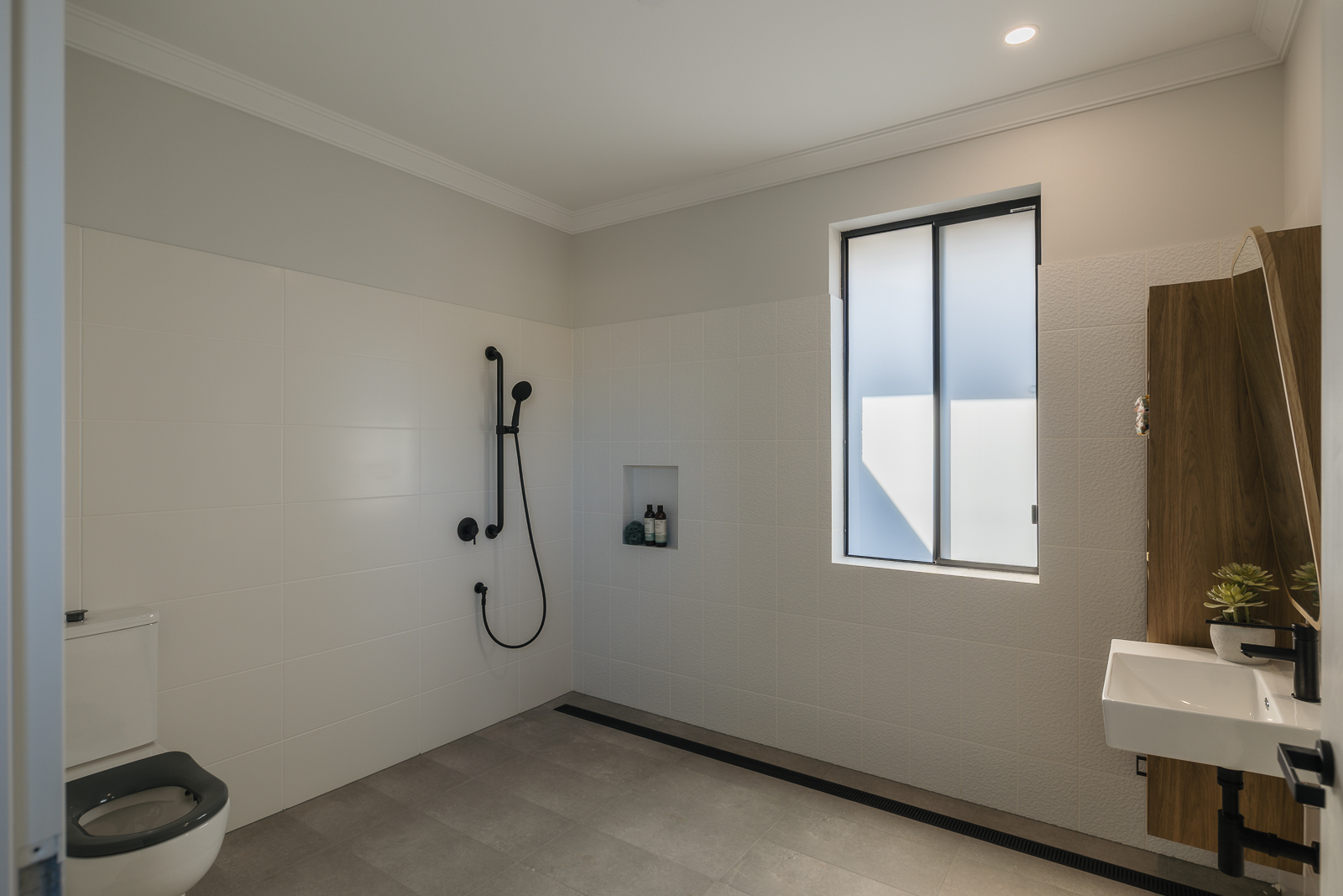 Spacious 2 bedroom home — Home image 3