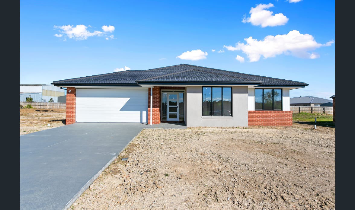 Madden Street, Morwell – Accessible SIL Home with 3 Vacant Rooms — Home image 2