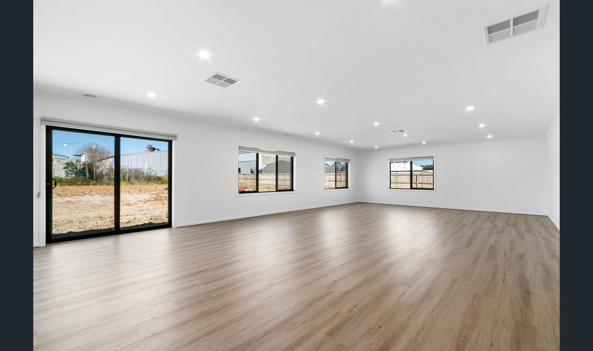 Madden Street, Morwell – Accessible SIL Home with 3 Vacant Rooms — Home image 5