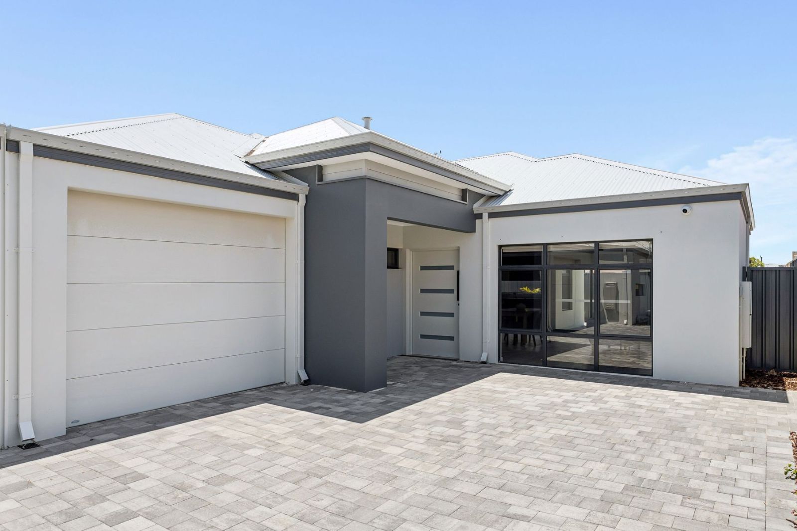 Spacious 2-Bedroom Home for Sharing PLUS Additional Villa for Single Occupancy. Disability Accommodation — Home image 4