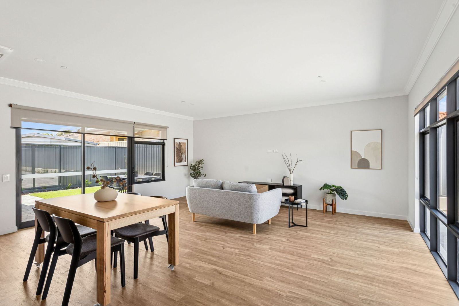 Spacious 2-Bedroom Home for Sharing PLUS Additional Villa for Single Occupancy. Disability Accommodation — Home image 5