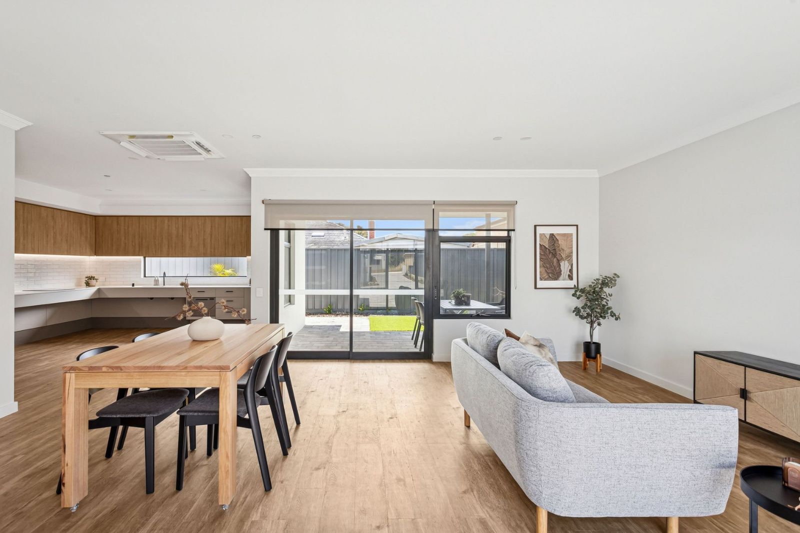 Spacious 2-Bedroom Home for Sharing PLUS Additional Villa for Single Occupancy. Disability Accommodation — Home image 6