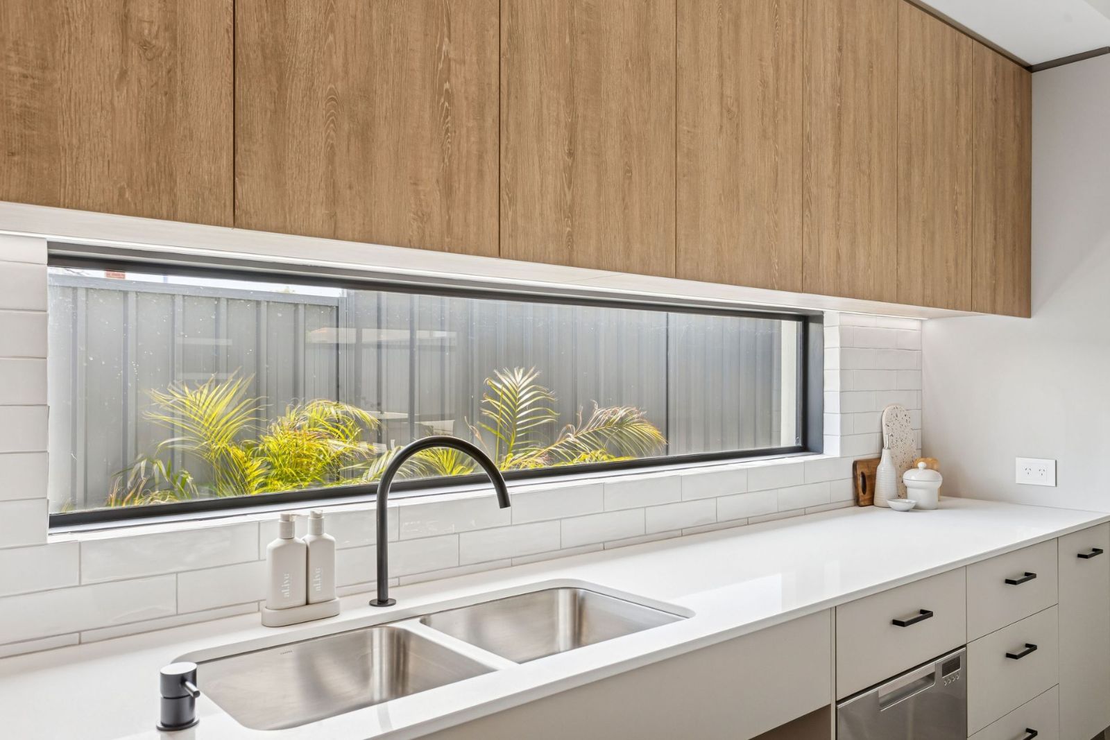 Spacious 2-Bedroom Home for Sharing PLUS Additional Villa for Single Occupancy. Disability Accommodation — Home image 12