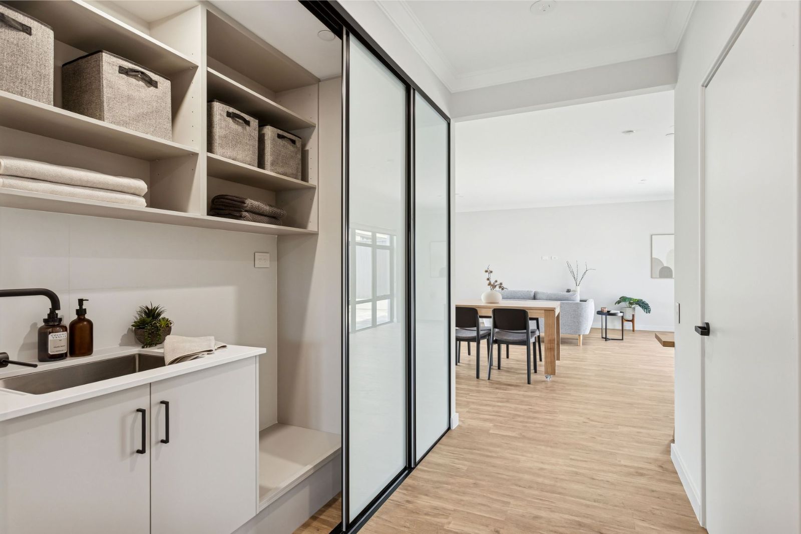 Spacious 2-Bedroom Home for Sharing PLUS Additional Villa for Single Occupancy. Disability Accommodation — Home image 14