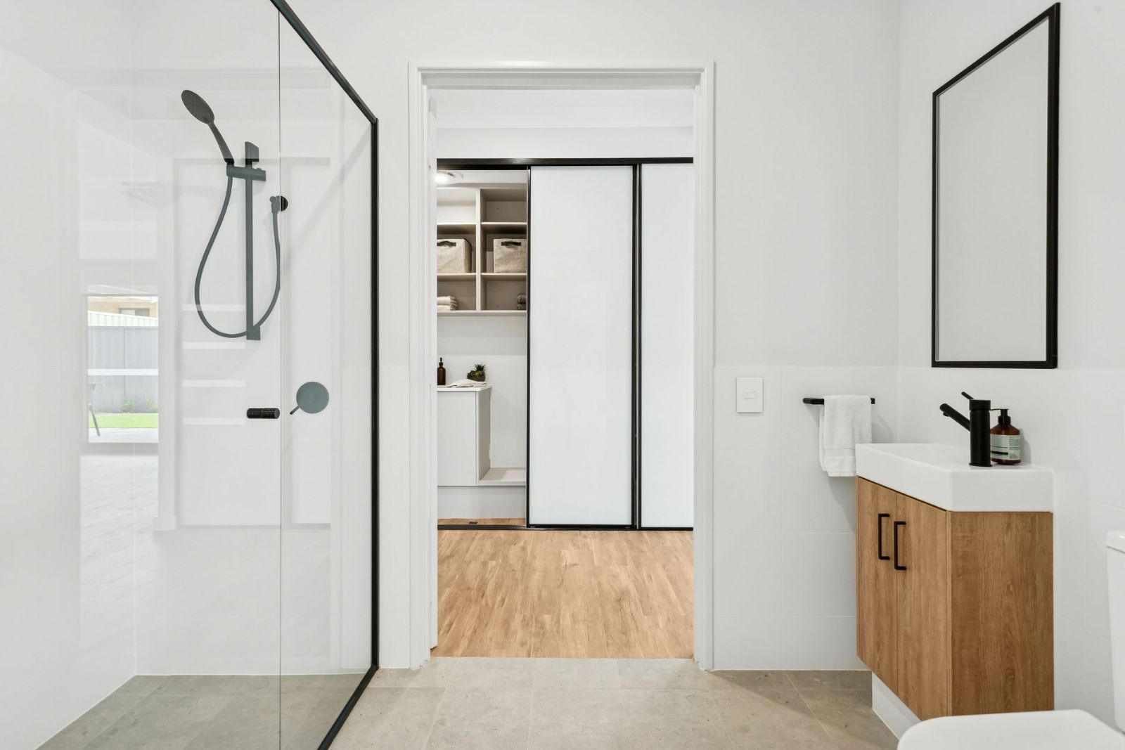 Spacious 2-Bedroom Home for Sharing PLUS Additional Villa for Single Occupancy. Disability Accommodation — Home image 15