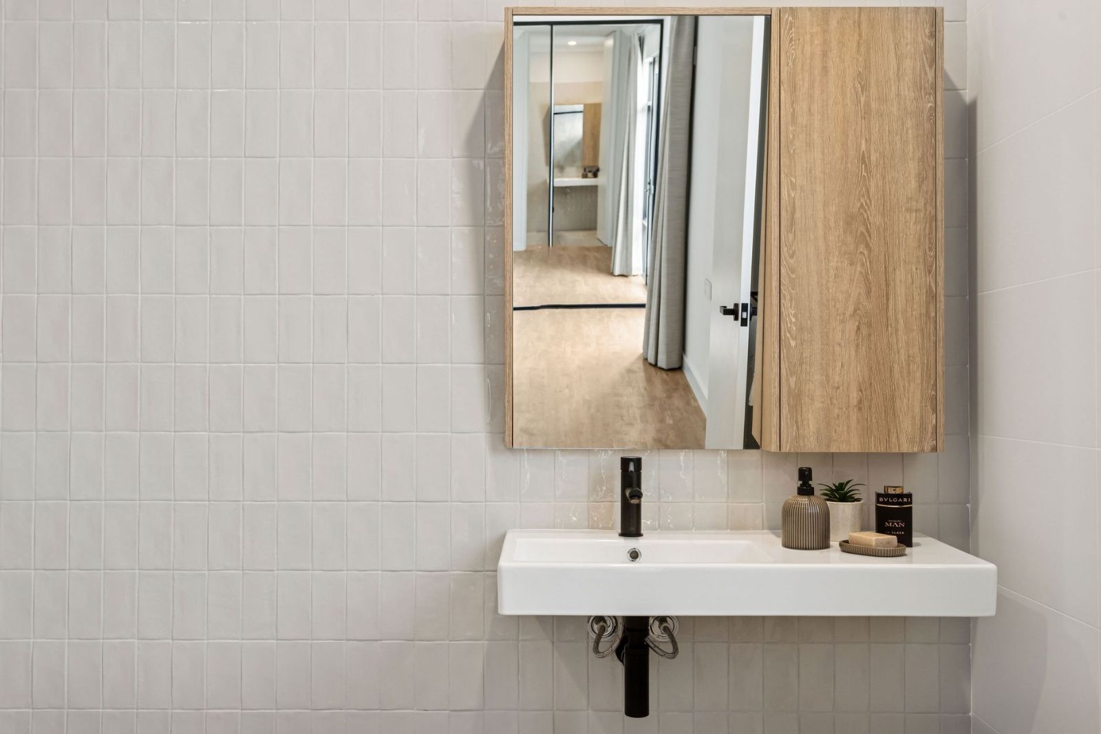 Spacious 2-Bedroom Home for Sharing PLUS Additional Villa for Single Occupancy. Disability Accommodation — Home image 19